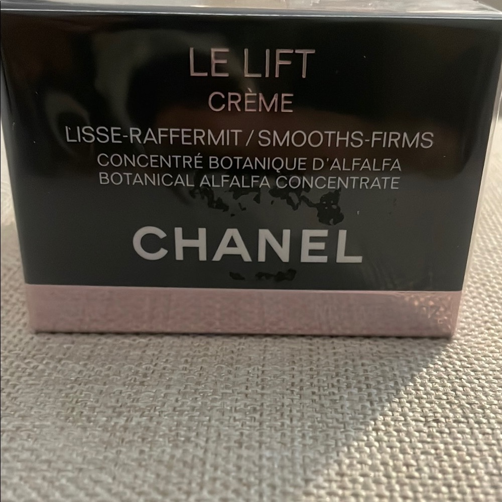 Chanel Le Lift Crème - Black and Pink